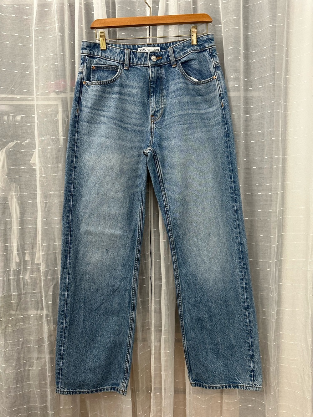 Zara Women’s Z1975 High Waist Cropped Straight Jeans, size 8